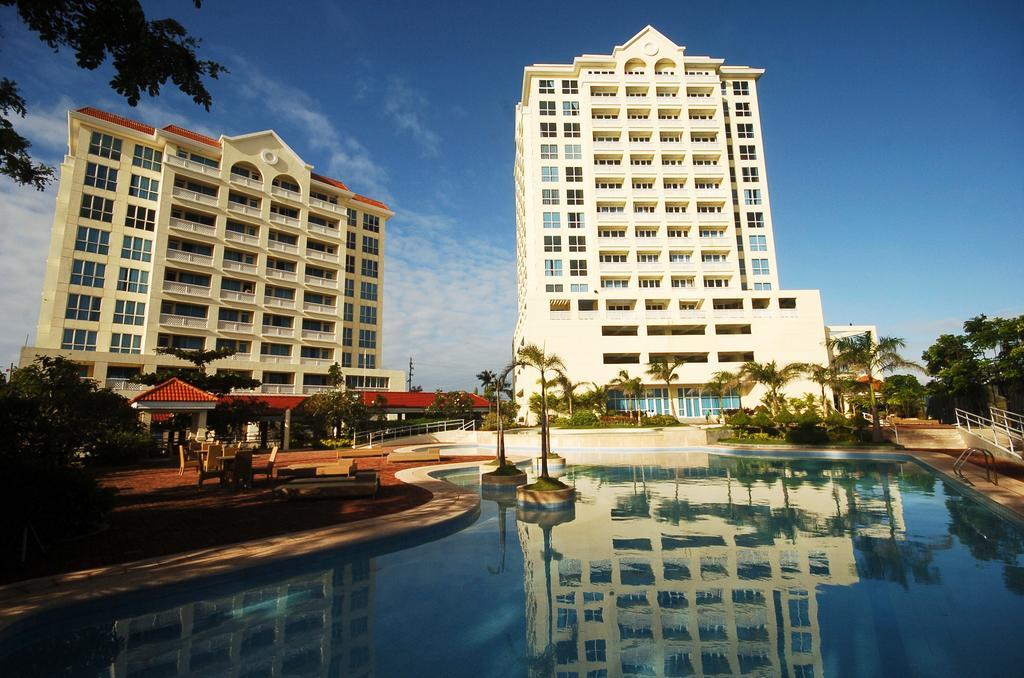 La Mirada Hotel Cebu Stadt Exterior foto